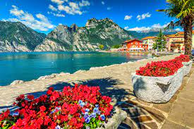 Красивое озеро Гарда - Италия